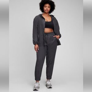 GapFit Crinkle Nylon Jogger Women’s Gray, Medium Pants, Workout, Athleisure